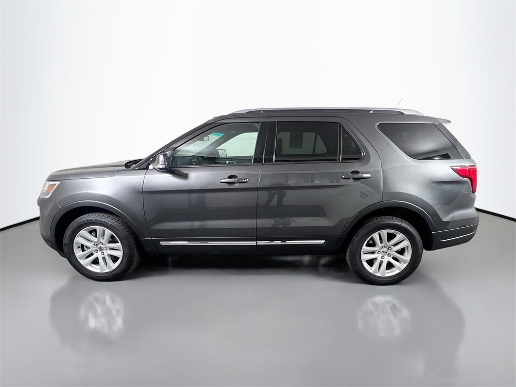 2019 Ford Explorer XLT photo 3