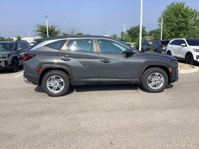 2025 Hyundai Tucson SE photo 4