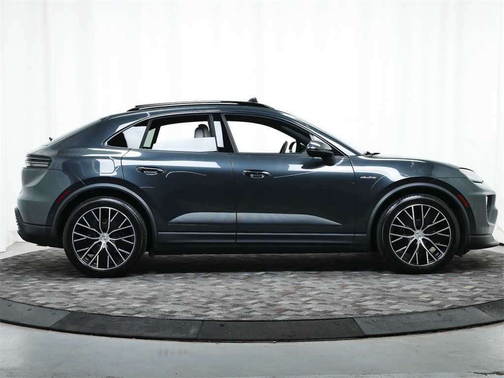 2024 Porsche Macan Electric 4 photo 7