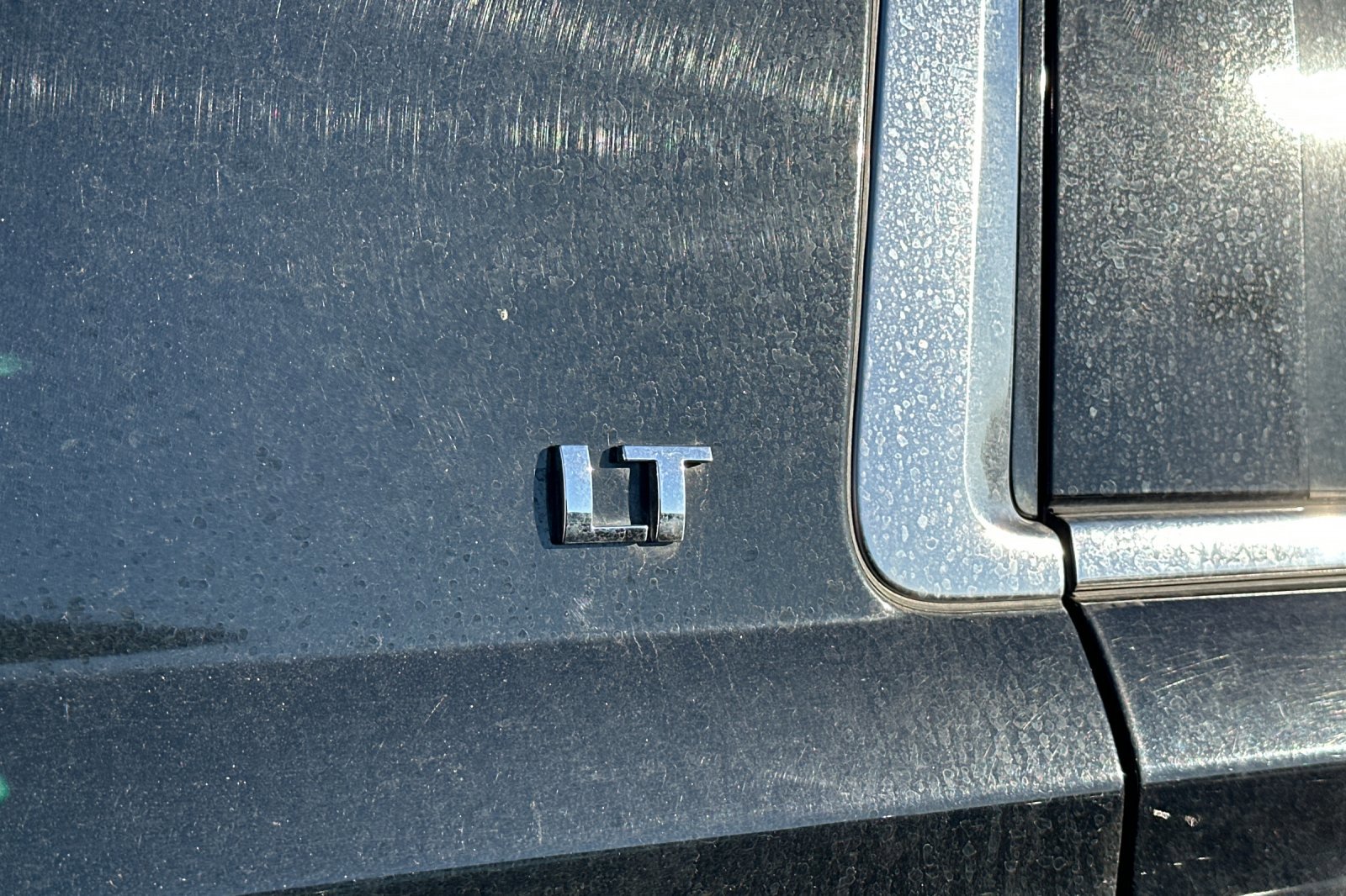 2016 Chevrolet Suburban LT photo 3