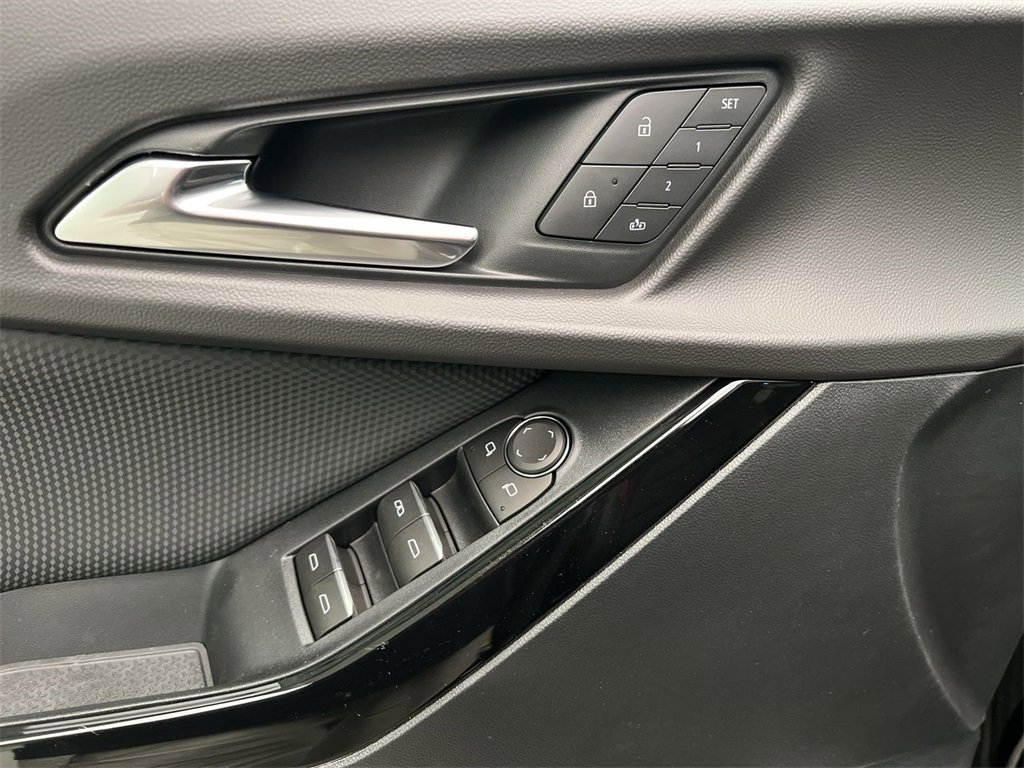 2025 Chevrolet Equinox RS photo 10