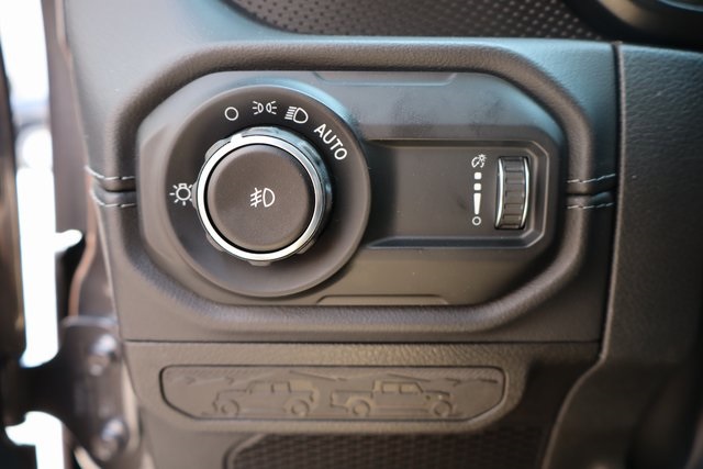 2025 Jeep Wrangler Rubicon photo 11