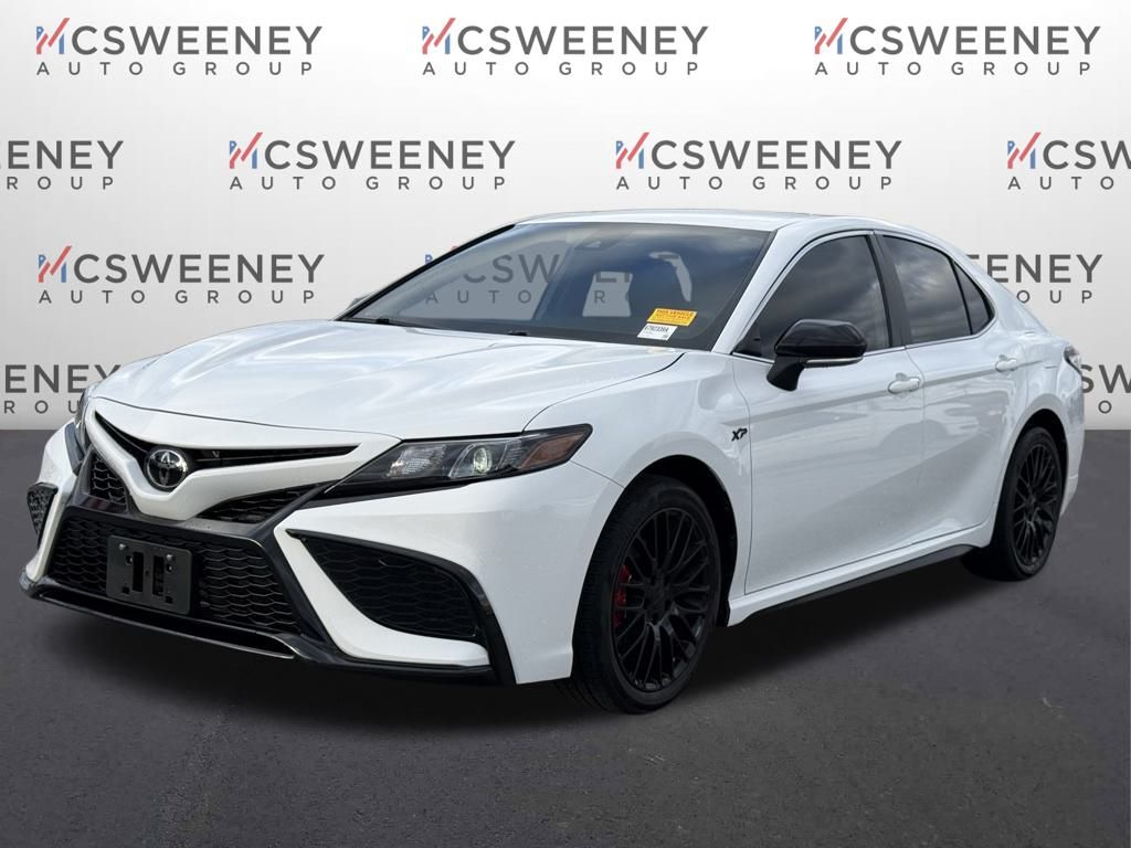 2024 Toyota Camry SE's photo