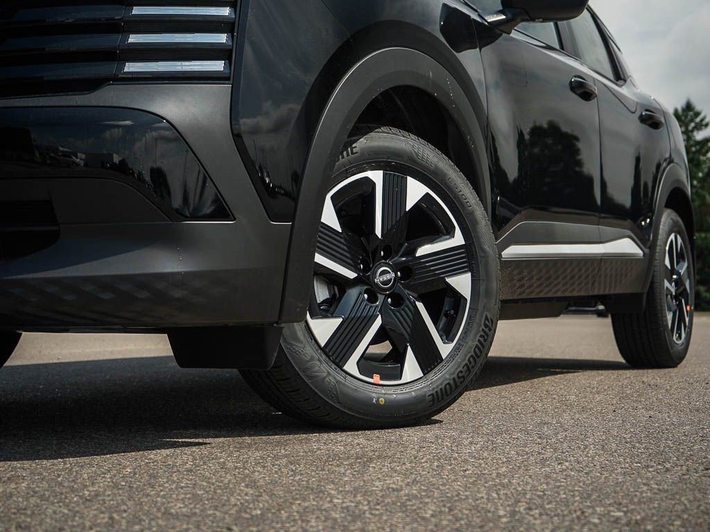 2025 Nissan Kicks SV photo 4