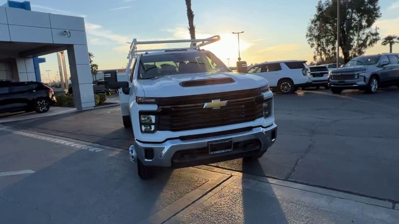 2024 Chevrolet Silverado 3500HD Work Truck photo 6