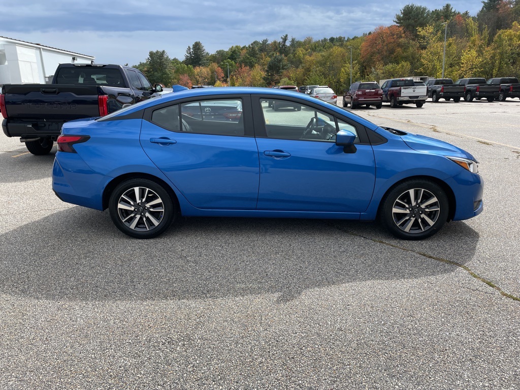 2023 Nissan Versa 1.6 SV photo 3