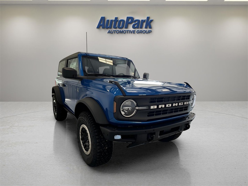 2024 Ford Bronco Black Diamond photo 2