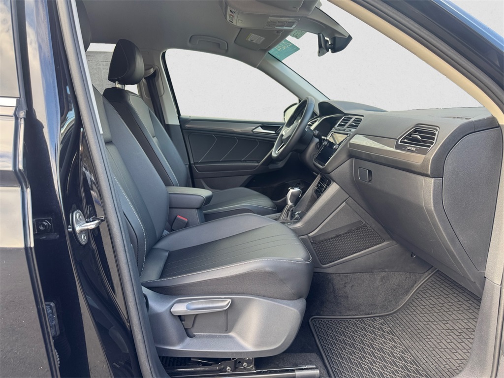 2024 Volkswagen Tiguan SE Wolfsburg Edition photo 13