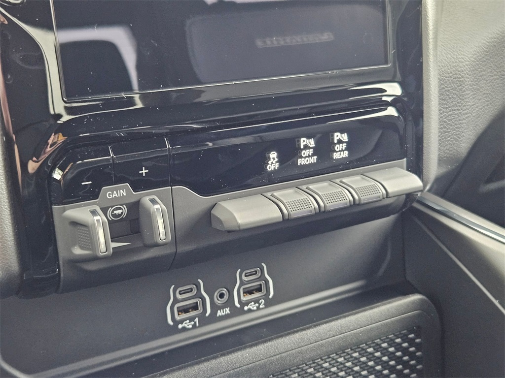 New 2025 Billet Silver Metallic Clear-Coat Exterior Paint RAM Laramie image 30