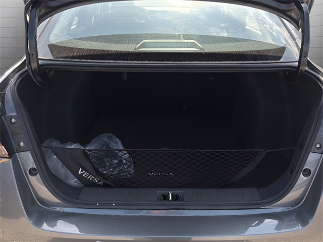2025 Nissan Versa 1.6 SR photo 24