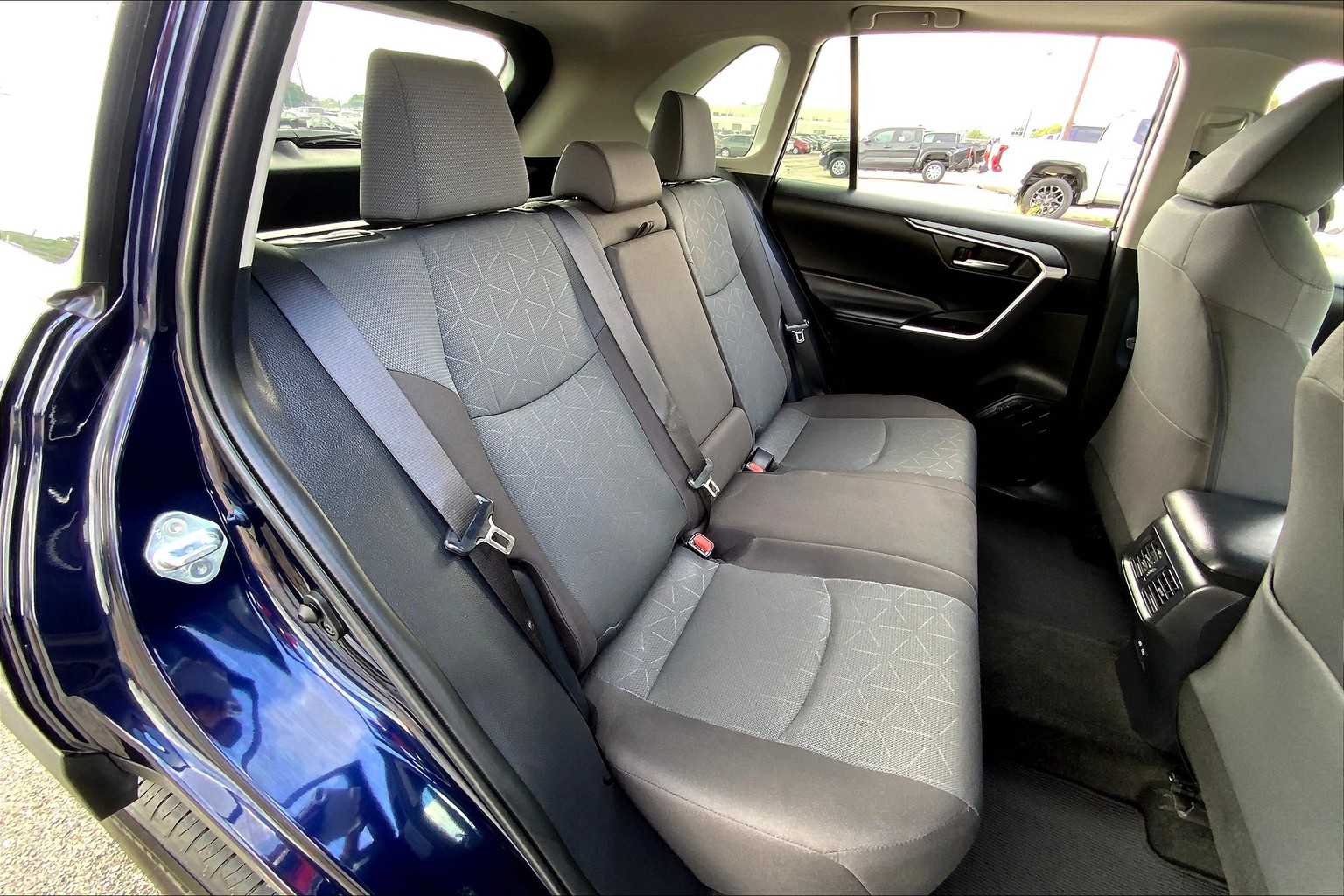 2024 Toyota RAV4 XLE photo 18