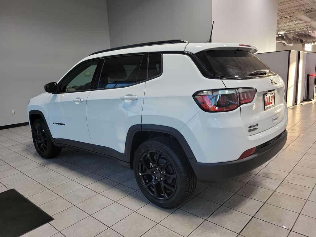 2026 Jeep Compass Latitude photo 2