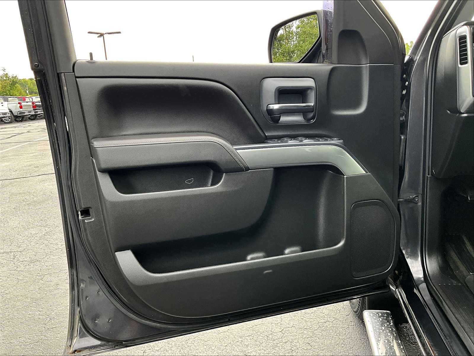 2016 Chevrolet Silverado 1500 LT photo 9