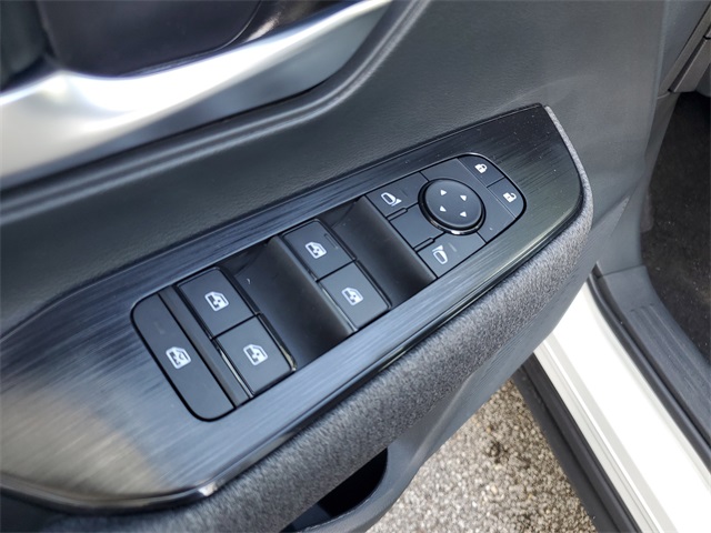 2025 Nissan Kicks SV photo 10