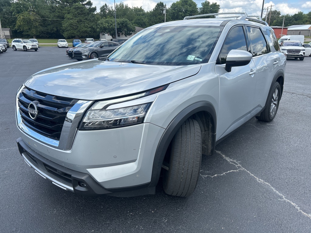 2022 Nissan Pathfinder SL photo 2