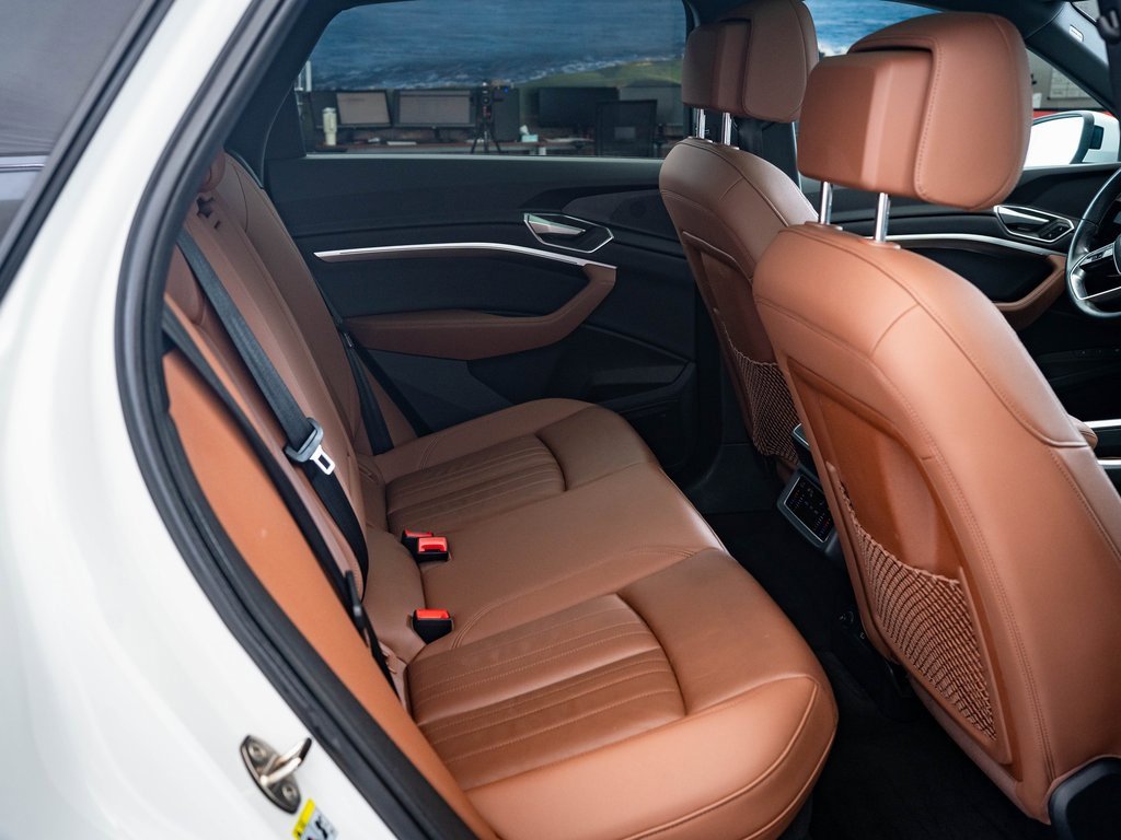 2022 Audi e-tron Premium photo 38