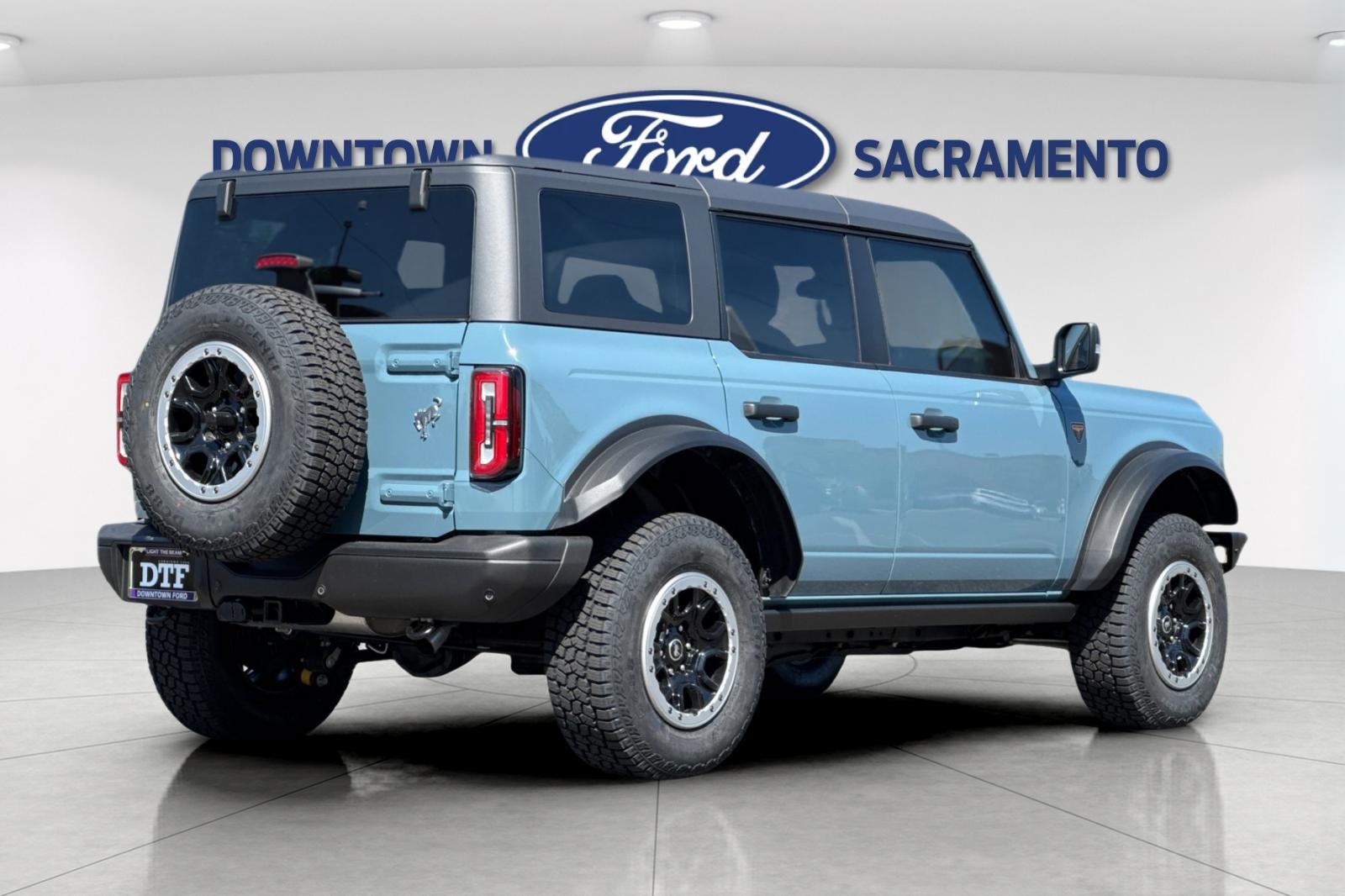 2023 Ford Bronco Badlands photo 2