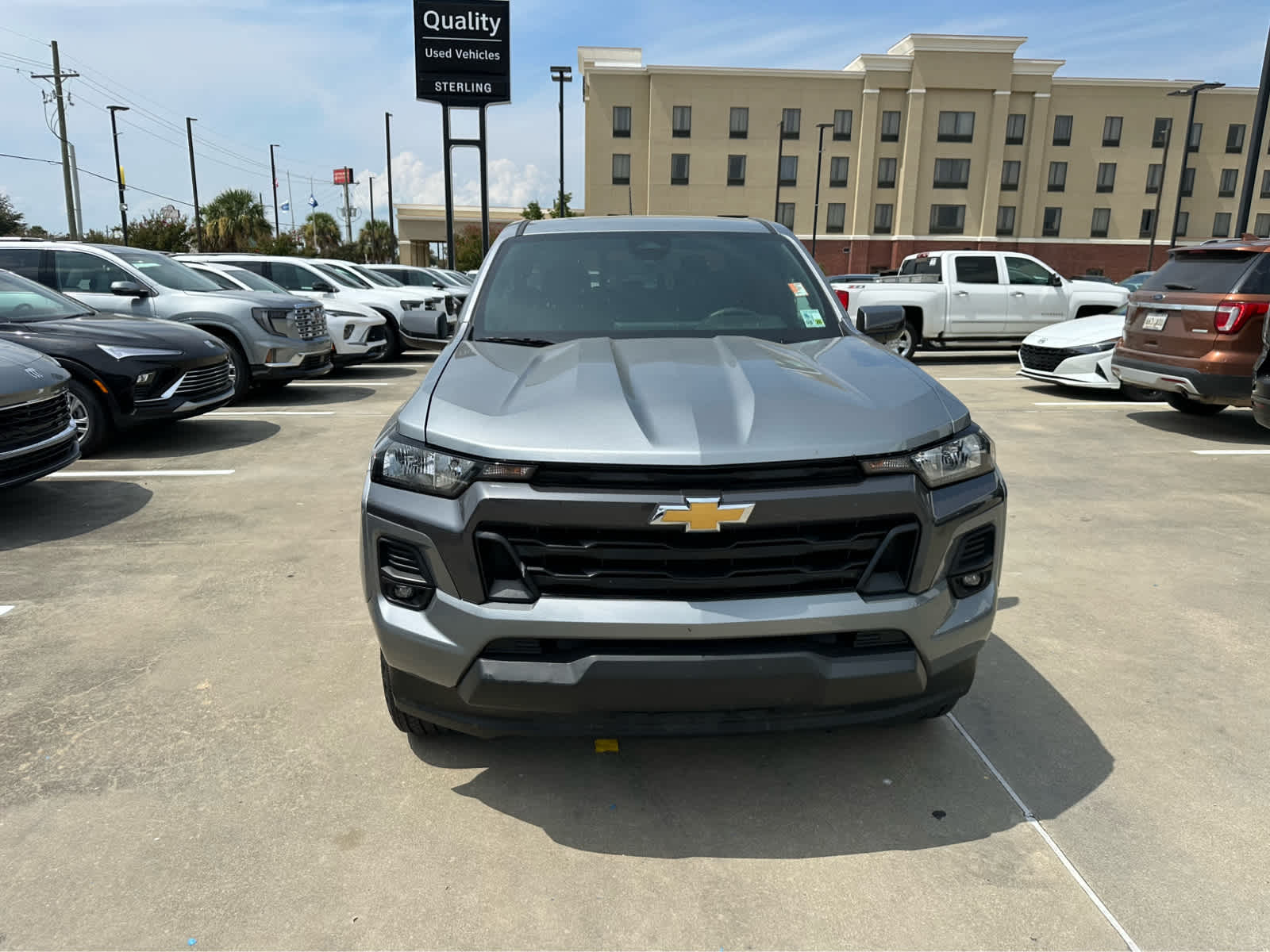 2023 Chevrolet Colorado LT photo 2