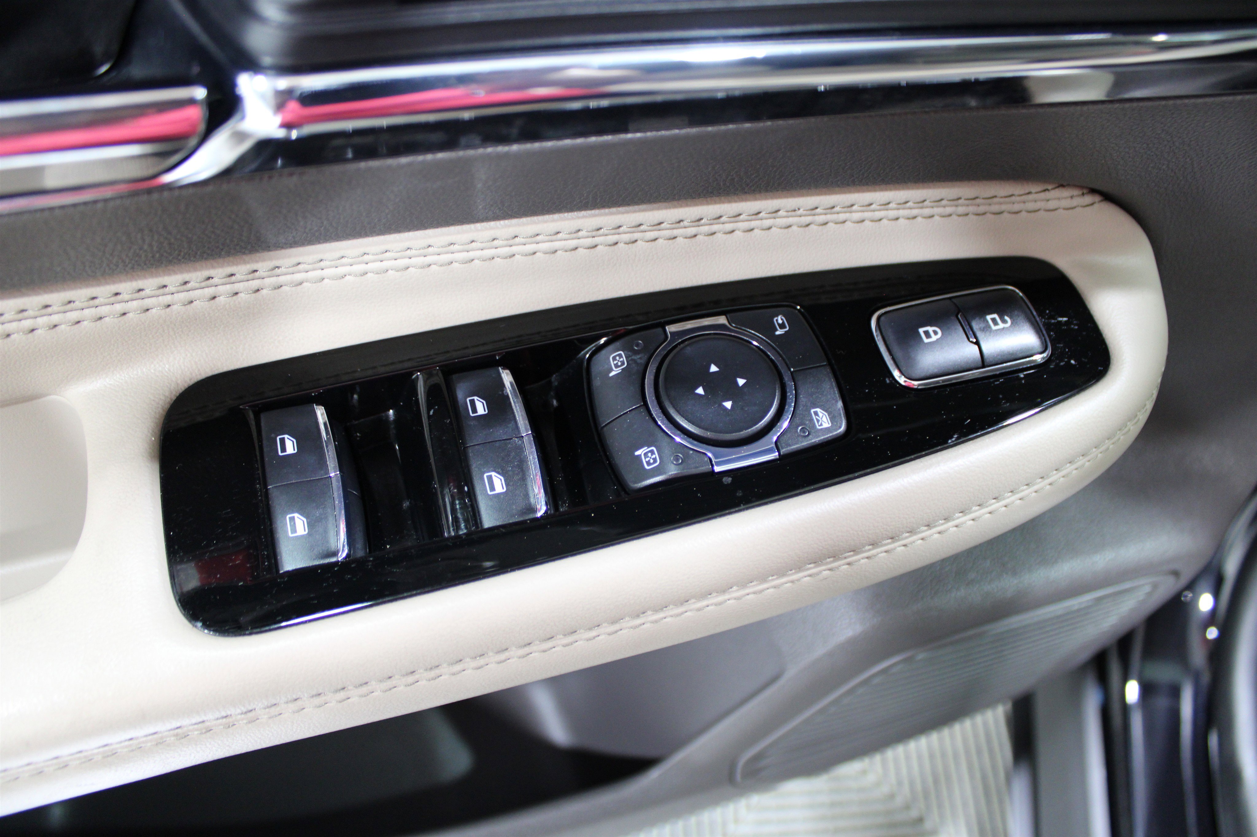 2022 Lincoln Corsair Standard photo 4