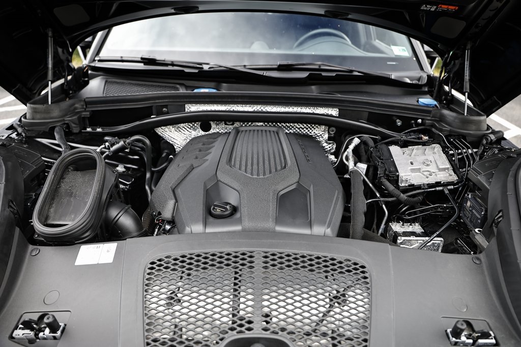 2024 Porsche Macan T photo 27