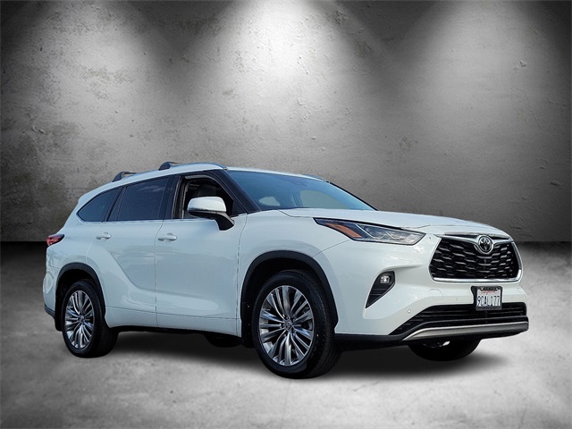 2022 Toyota Highlander Platinum photo 3