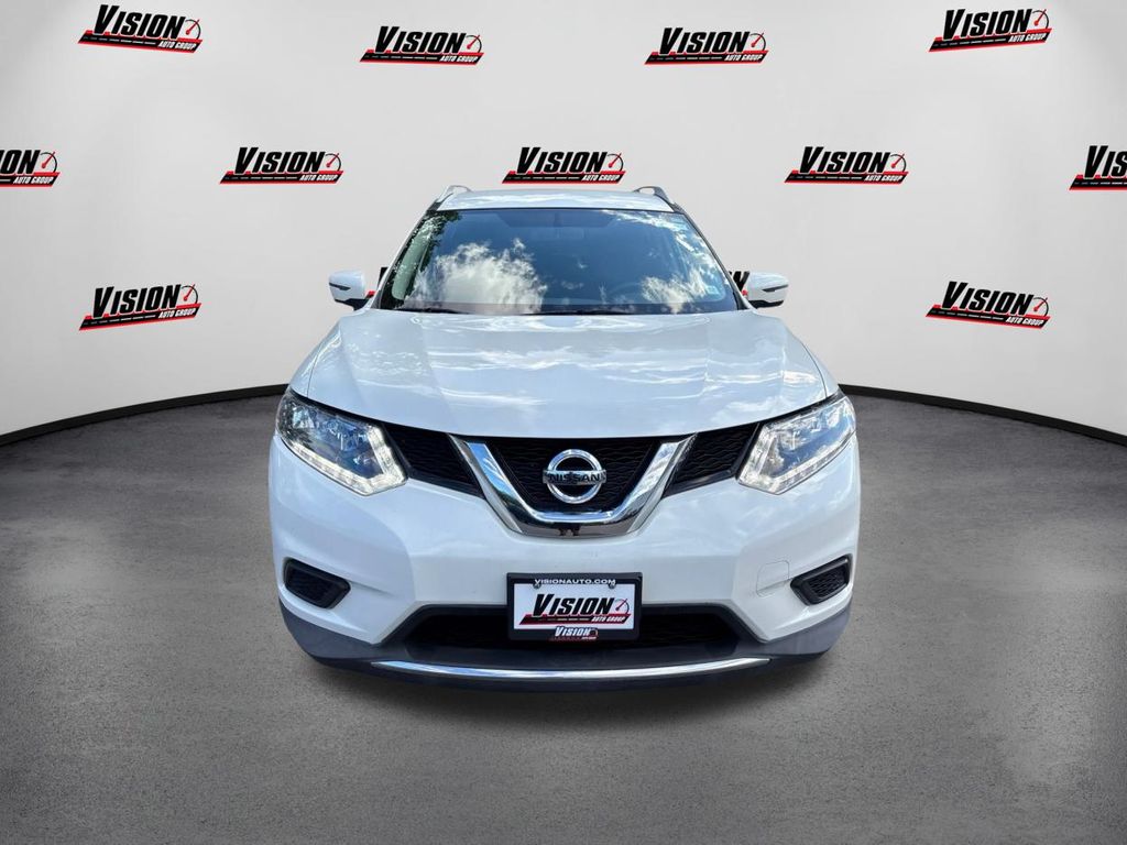 2016 Nissan Rogue SV photo 2