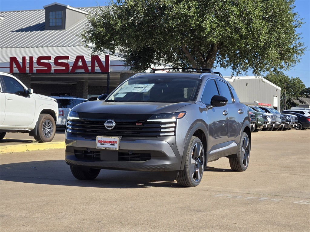 2026 Nissan Kicks SR photo 2
