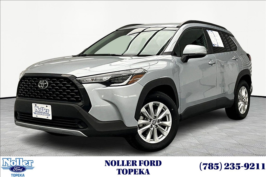 2023 Toyota Corolla Cross LE's photo