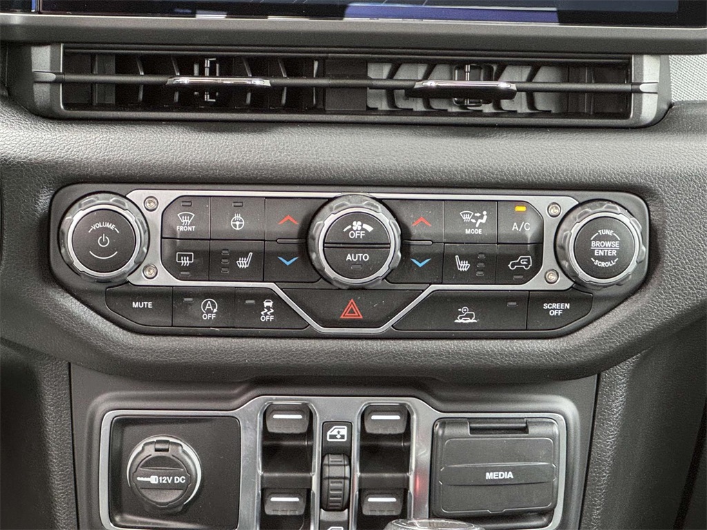 2025 Jeep Gladiator Sport S photo 18