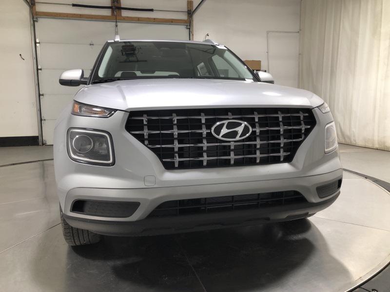 2026 Hyundai Venue SEL photo 2
