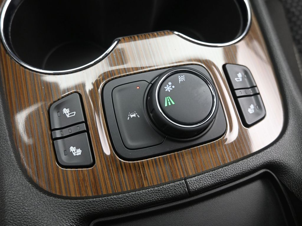 2023 Gmc Acadia SLE photo 13