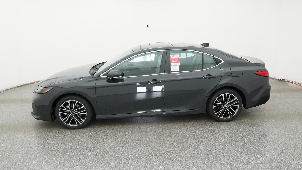 2025 Toyota Camry XLE photo 9