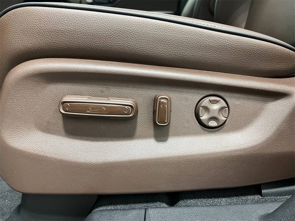 2026 Honda Odyssey Touring photo 11