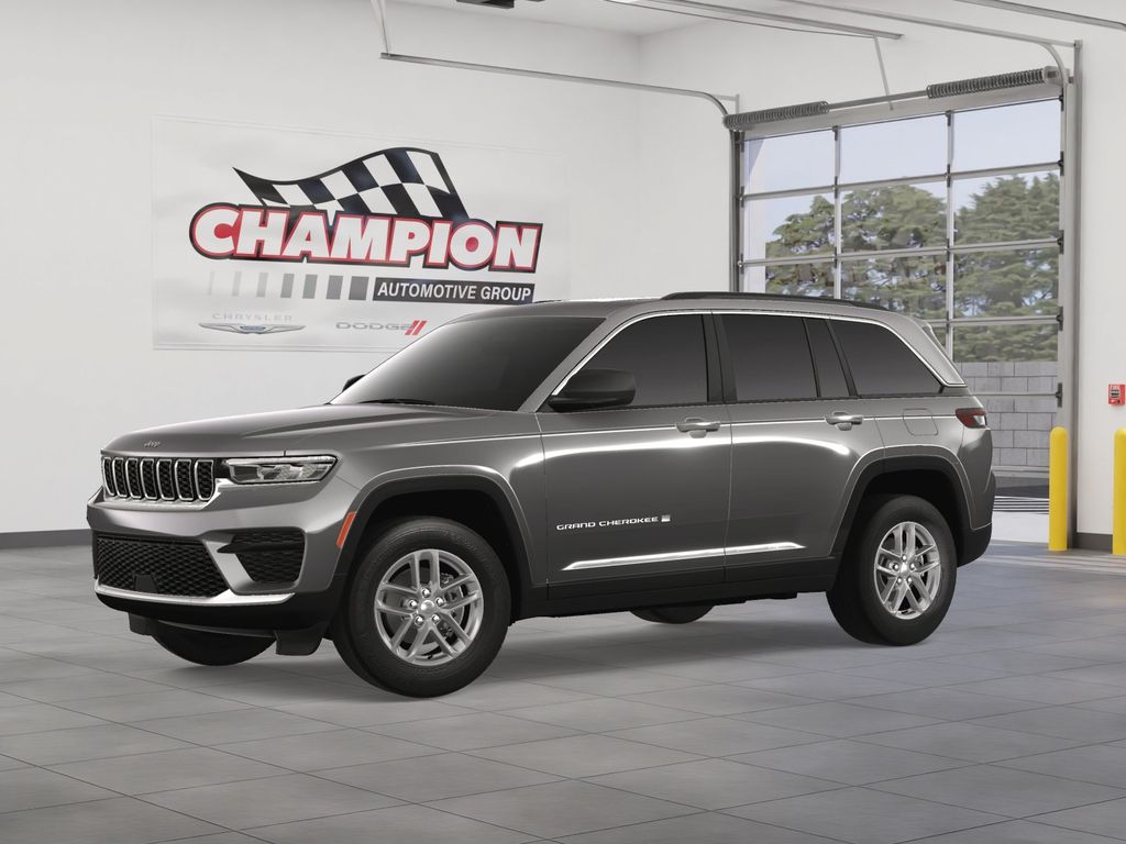 2025 Jeep Grand Cherokee Laredo photo 2