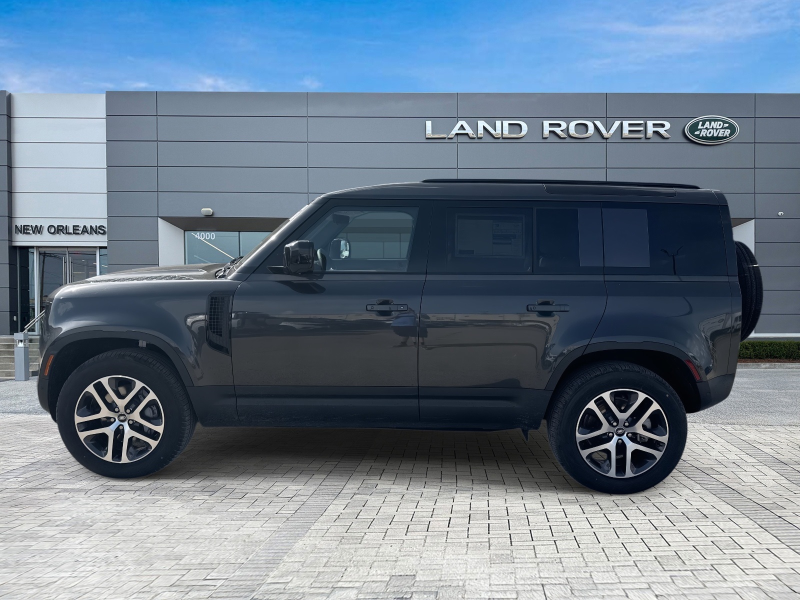2025 Land Rover Defender 110 S photo 2