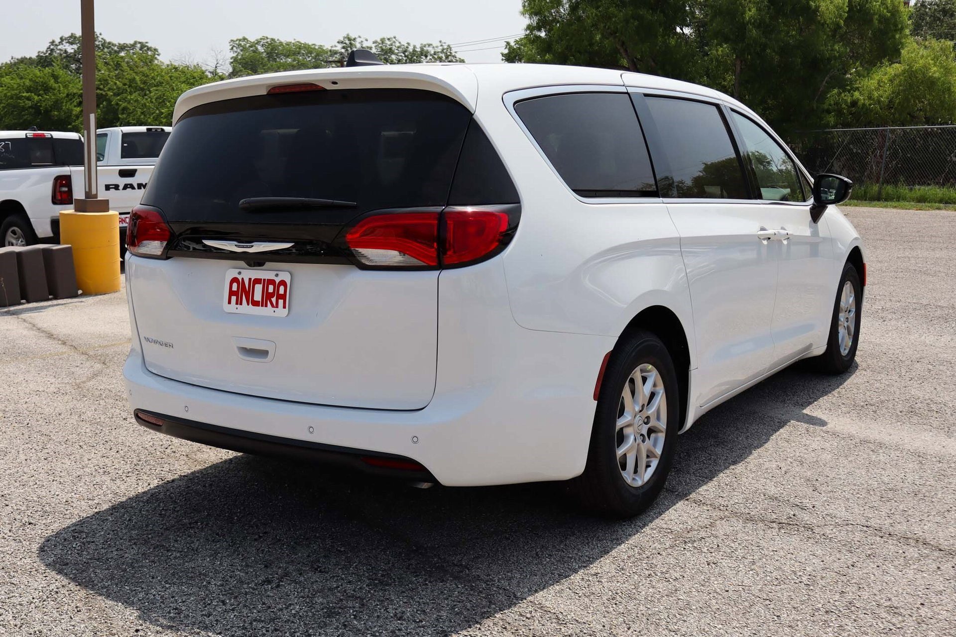 2025 Chrysler Voyager LX photo 8