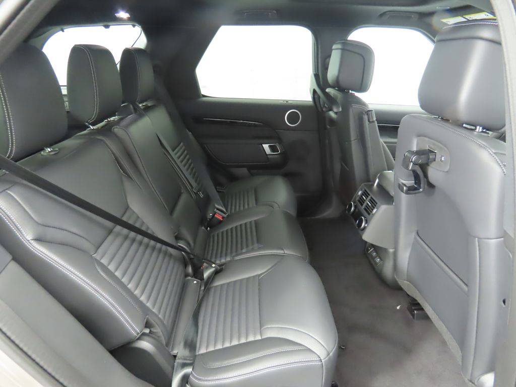 2025 Land Rover Discovery S photo 22