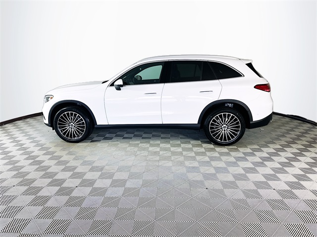 2026 Mercedes Benz GLC 300 4MATIC photo 3