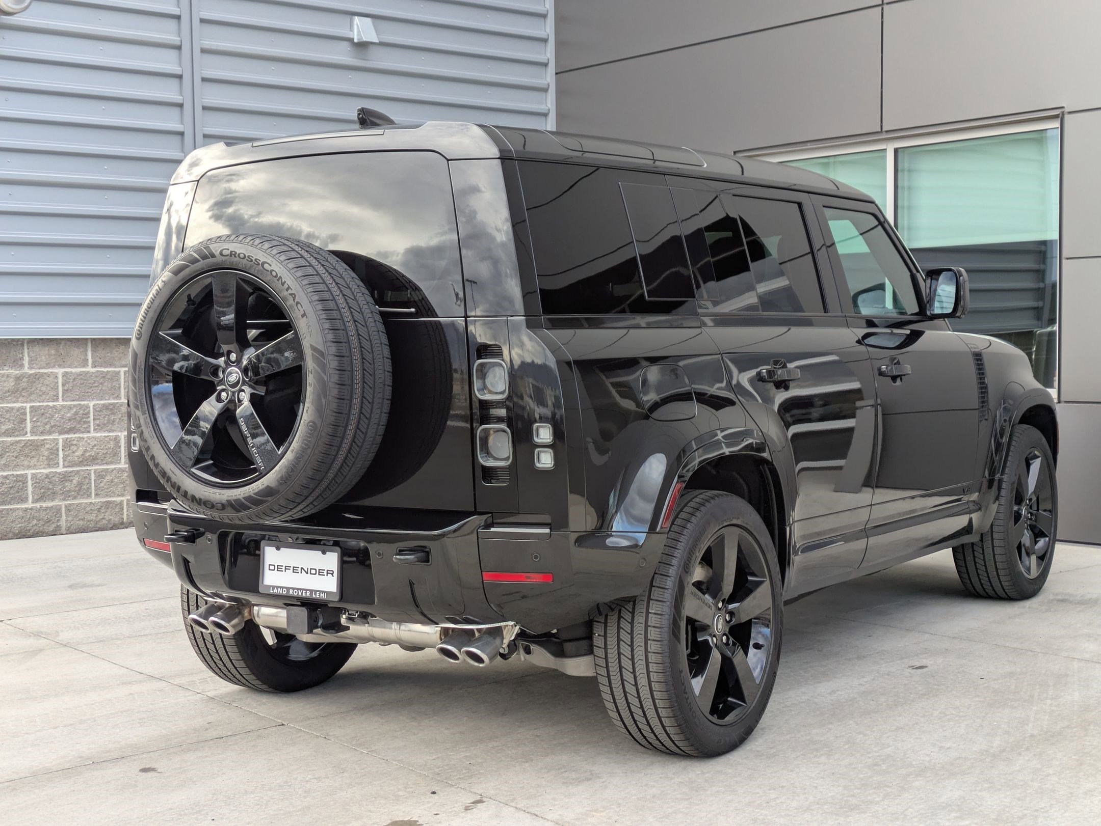 2025 Land Rover Defender 110 V8 photo 4