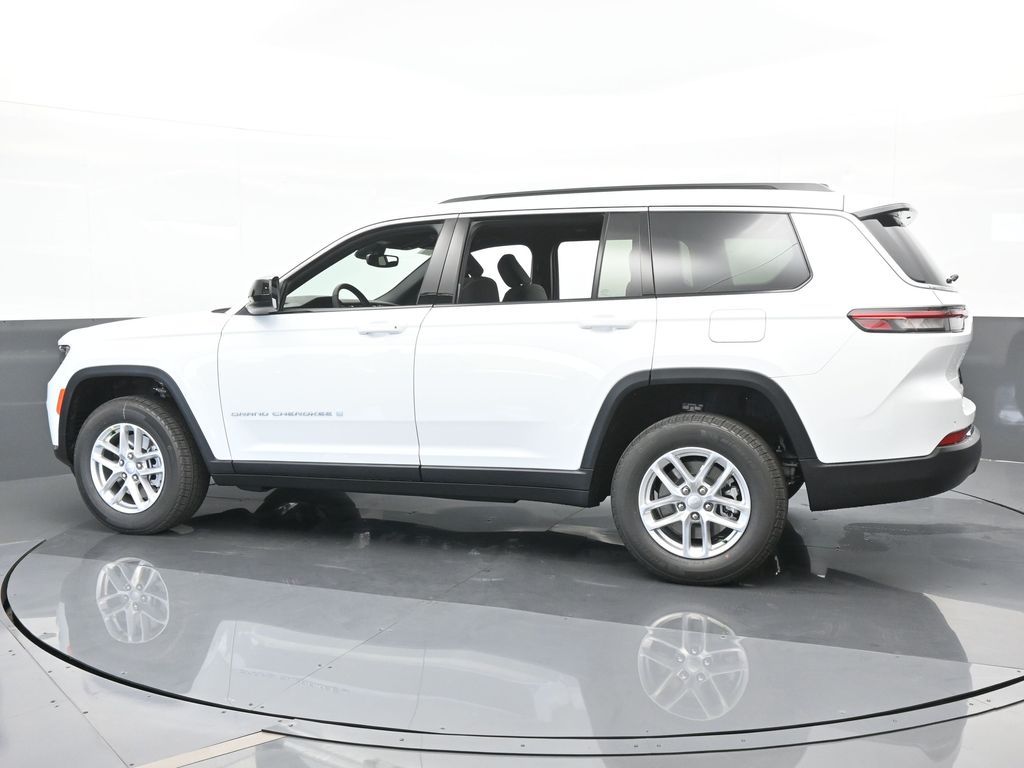 2024 Jeep Grand Cherokee Laredo photo 3