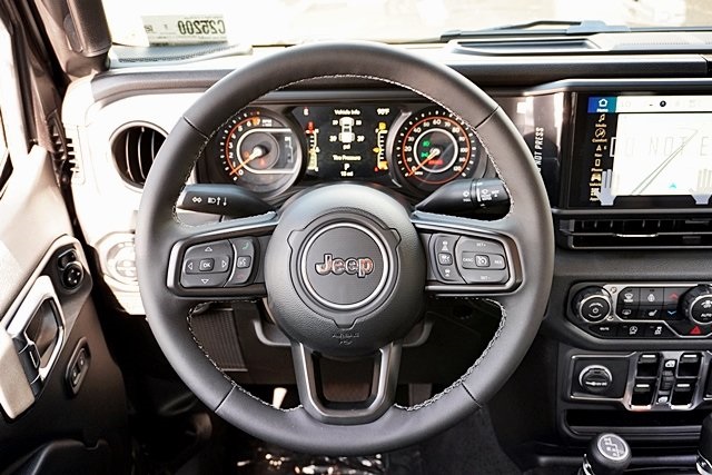 New 2025 Granite Crystal Metallic Clear-Coat Exterior Paint Jeep Sport S image 23