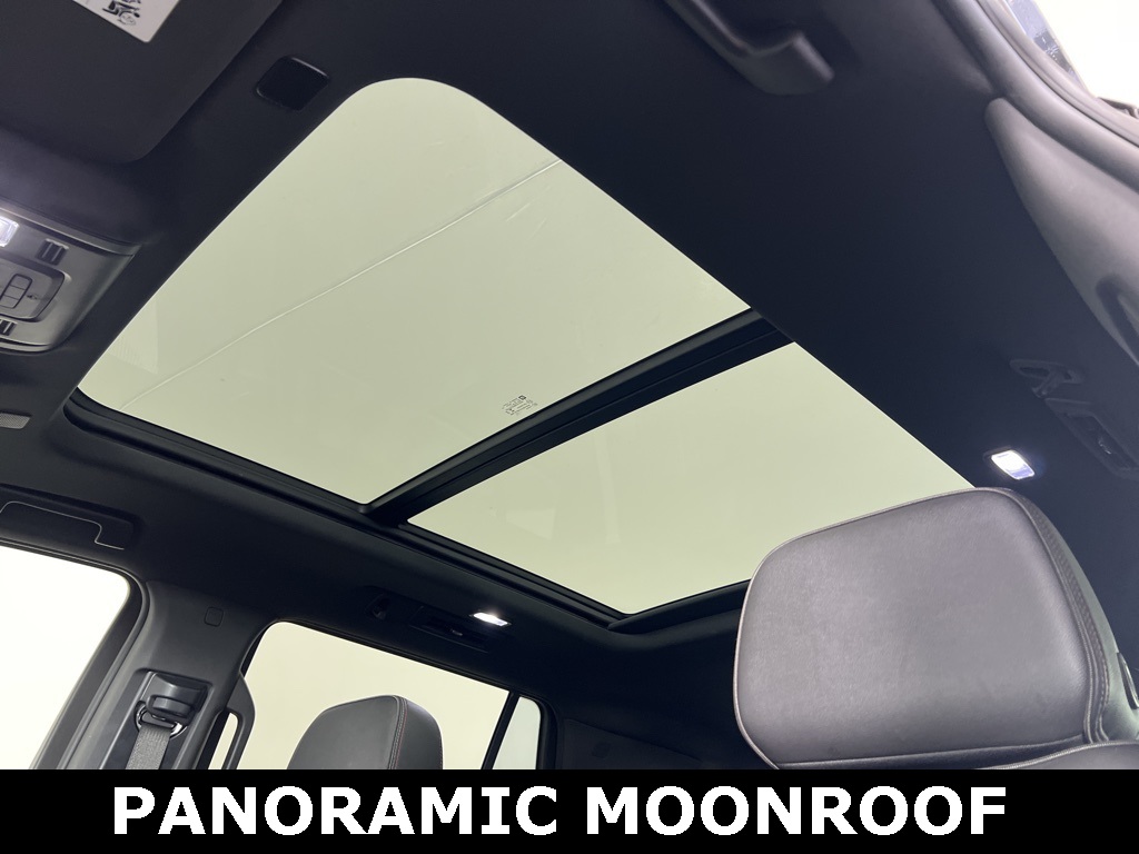 2022 Chevrolet Tahoe RST photo 2