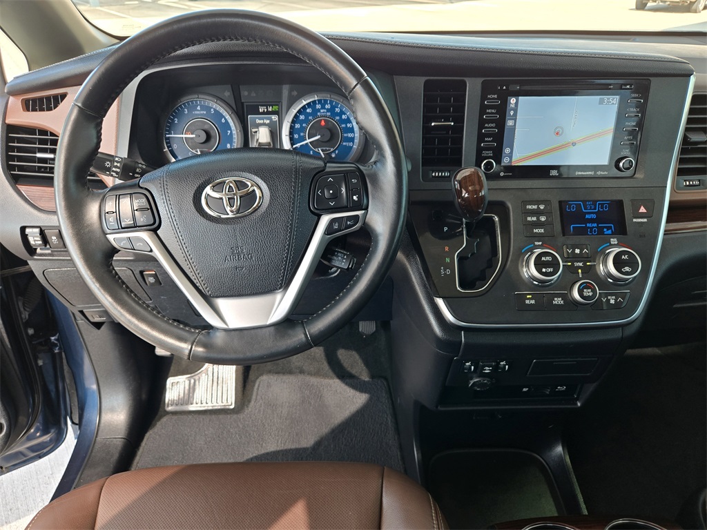 2019 Toyota Sienna Limited Premium photo 13