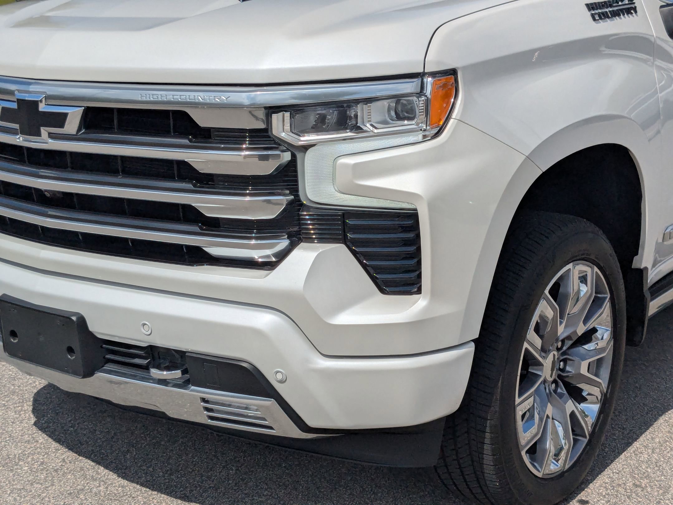 2023 Chevrolet Silverado 1500 High Country photo 2