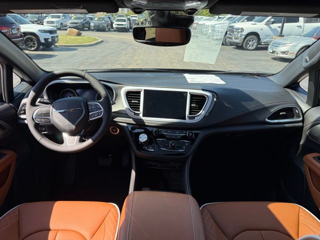 2026 Chrysler Pacifica Pinnacle photo 18