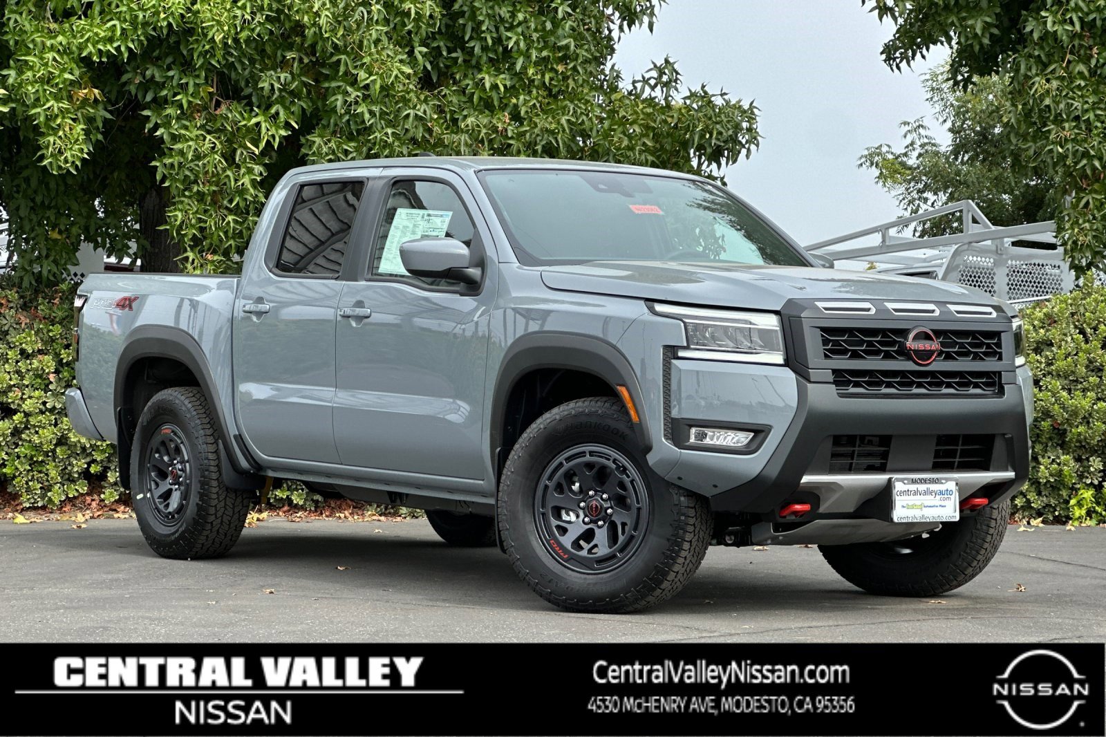 2025 Nissan Frontier PRO-4X's photo