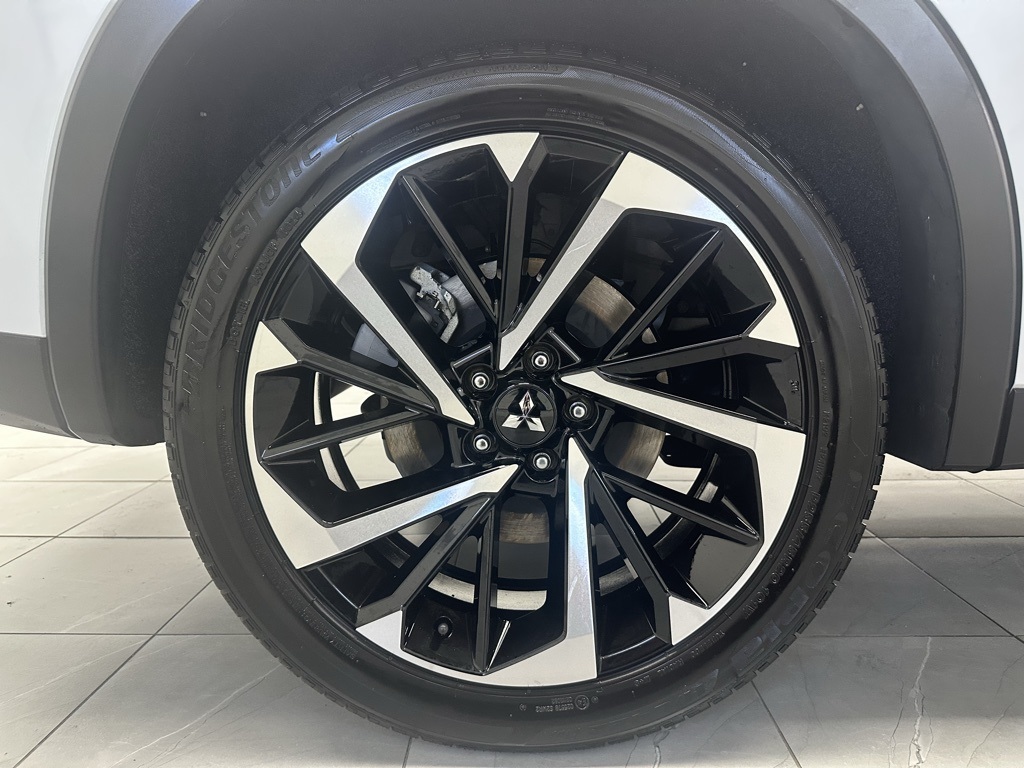 2024 Mitsubishi Outlander SE photo 8