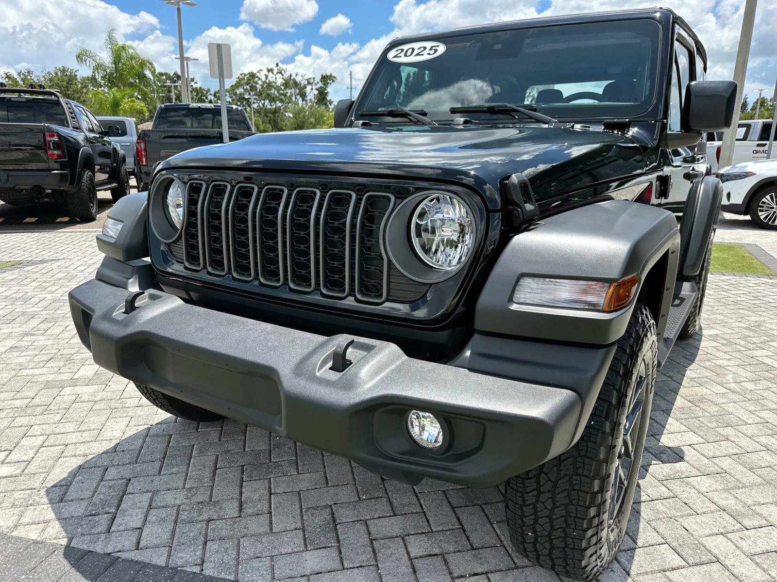 2025 Jeep Wrangler Sport S photo 4