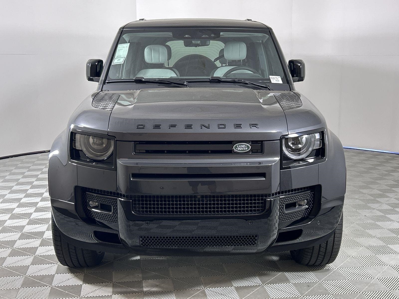 2025 Land Rover Defender 130 V8 photo 8