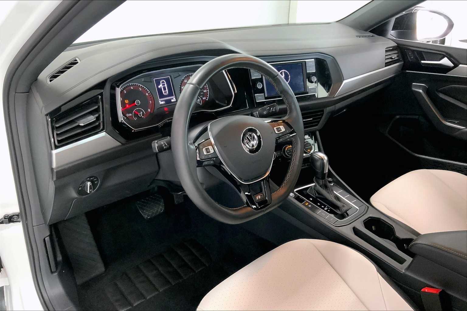 2021 Volkswagen Jetta R-Line photo 2